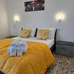 Penzion That's Airport Jazz-8min Airport-100mt Historic Center 3*
