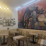 Penzion That's Airport Jazz-8min Airport-100mt Historic Center 3*